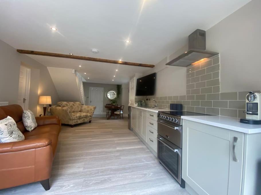 Beautiful 1 Bedroom Holiday Home In Lancaster Bagian luar foto
